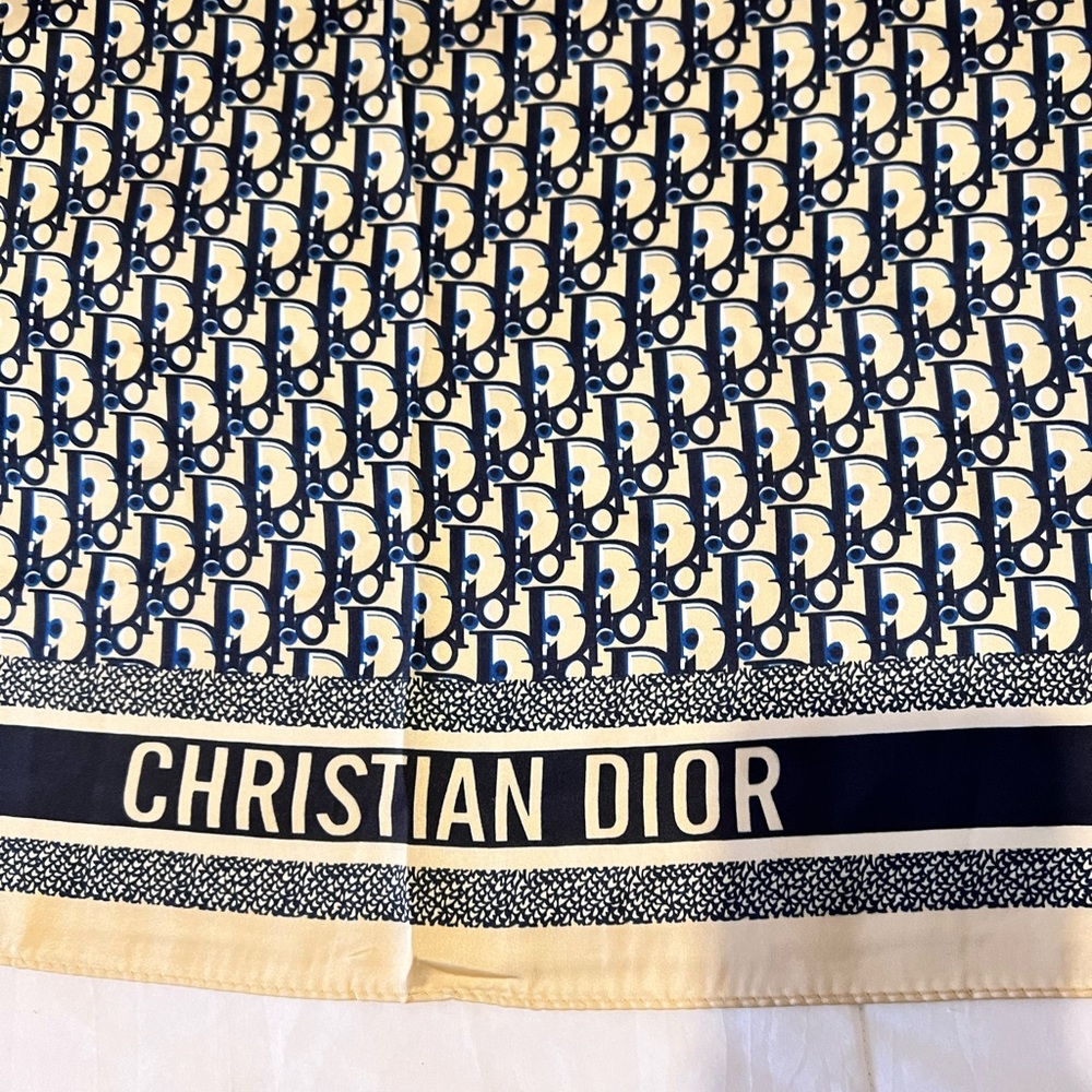 Dior Black and White Scarf - Picture 2 of 5